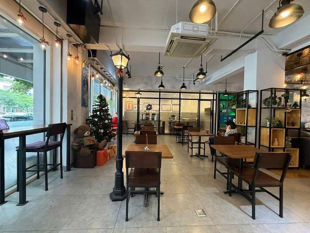 Cho thuê căp 2 căn nhà mặt tiền nguyễn cơ thạch ( kđt sala) dt 1400m2 giá 420 triệu/tháng