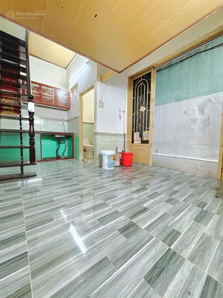 Chỉ 1,45 tỷ nhà 1 trệt + lửng + lầu, 5m x 3m. sổ hồng riêng