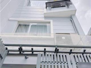 Nhà 5 tầng 3 pn lớn  28,6m2 (3,5 x 8,2)  gần mt tôn đản. 5,1 tỷ