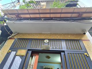 Chỉ 3,3 tỷ  nhà 3 tầng hc đủ  27,6 m2  hẻm trước nhà 2,9m  tôn đản