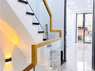 Nhà mới 3 tấm  sổ 45,6 m2  không qh  ngay hồ bơi vân đồn. 4,5 tỷ