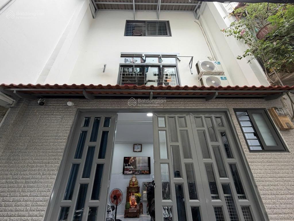 Cách q1 chỉ 500m  nhà đẹp 4 tầng 3pn 4wc. chỉ 4,35 tỷ