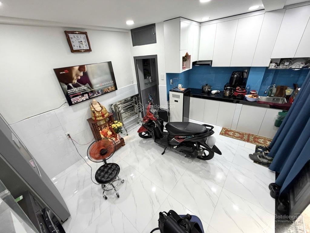 Cách q1 chỉ 500m  nhà đẹp 4 tầng 3pn 4wc. chỉ 4,35 tỷ