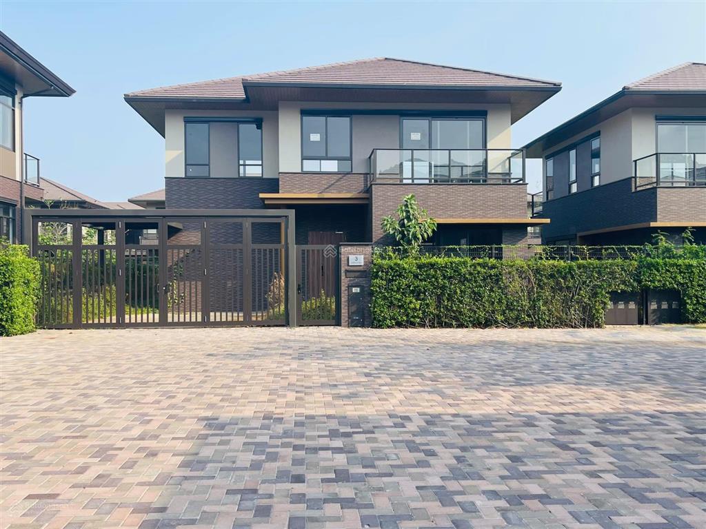 Bán căn biệt thự đơn lập 225m2 (15x15m). đối diện công viên, view kênh đào. giá bán chỉ 9,8 tỷ