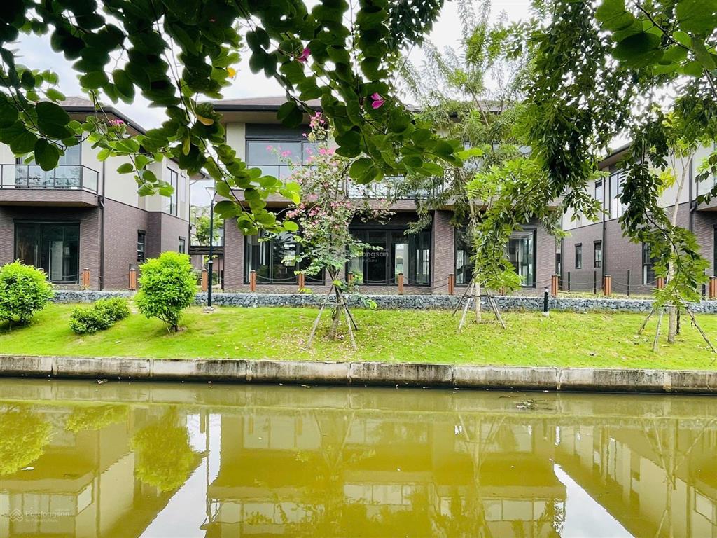 Bán căn biệt thự đơn lập 225m2 (15x15m). đối diện công viên, view kênh đào. giá bán chỉ 9,8 tỷ