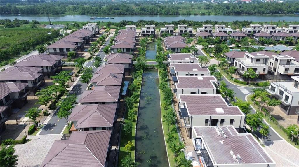 Bán căn biệt thự đơn lập 225m2 (15x15m). đối diện công viên, view kênh đào. giá bán chỉ 9,8 tỷ