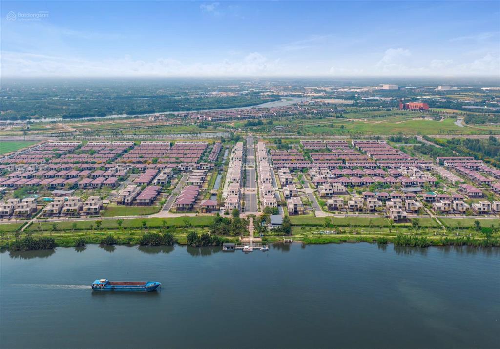 Bán căn biệt thự đơn lập cạnh kênh đào, view sông, gần công viên. dt 150 225m2. giá bán chỉ 8 tỷ