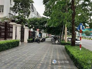 Chính chủ bán biệt thự embassy garden 226m2 mặt đường xuân tảo, kinh doanh sầm uất, sổ đỏ sẵn