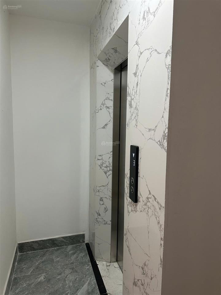 Tôi bán nhà xây mới phố lò đúc. 42m2, 5 tầng thang máy, lô góc 2 mặt thoáng, 12.5 tỷ