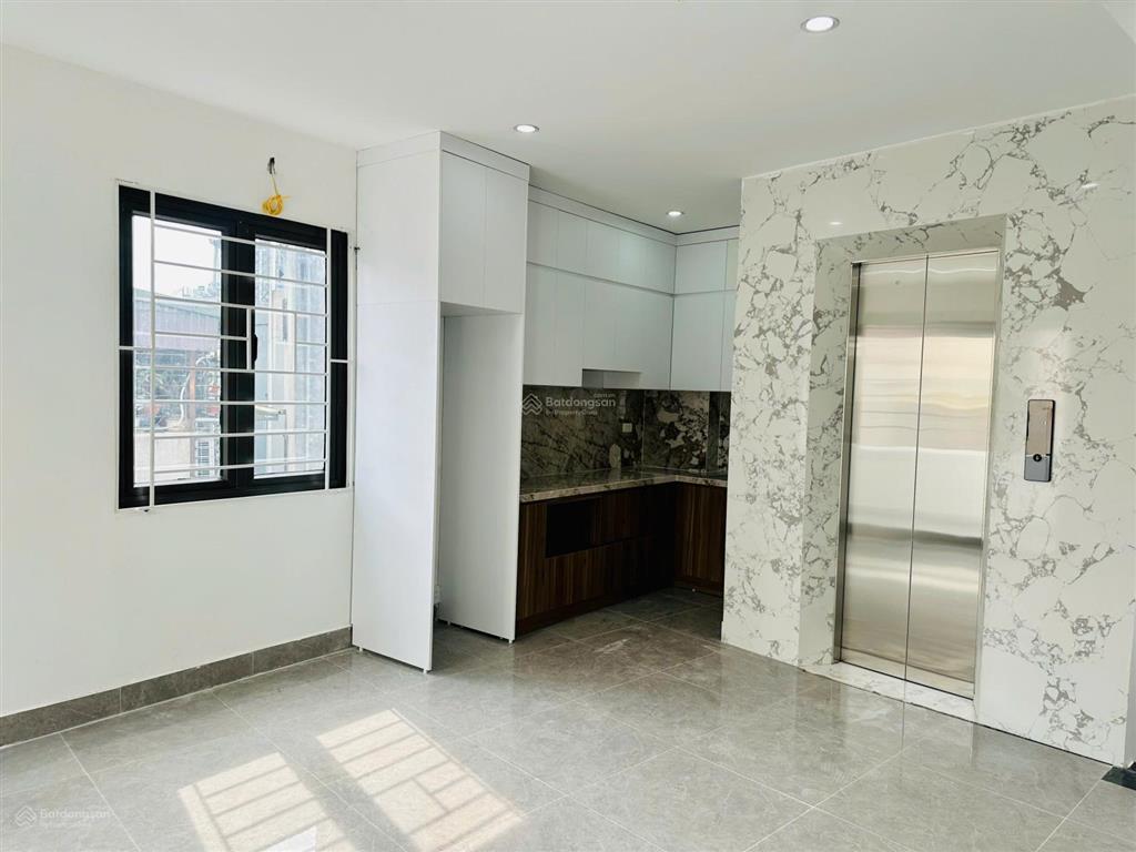 Tôi bán nhà xây mới phố lò đúc. 42m2, 5 tầng thang máy, lô góc 2 mặt thoáng, 12.5 tỷ
