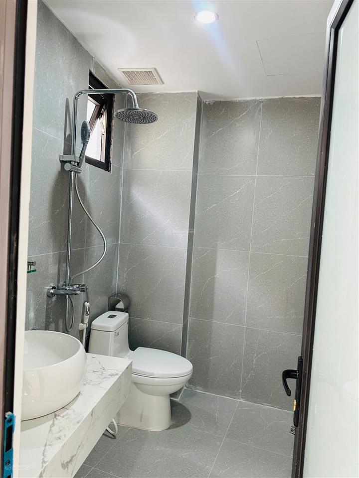 Tôi bán nhà xây mới phố lò đúc. 42m2, 5 tầng thang máy, lô góc 2 mặt thoáng, 12.5 tỷ