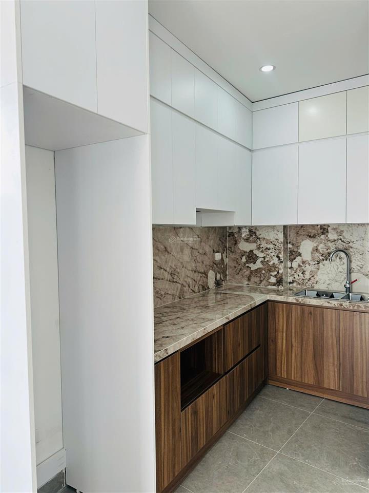 Tôi bán nhà xây mới phố lò đúc. 42m2, 5 tầng thang máy, lô góc 2 mặt thoáng, 12.5 tỷ