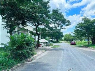 Chủ kẹt tiền gửi bán nhanh 2 lô đất giá cực thấp gần vinhomes hậu nghĩa, 120m2, full thổ, sổ sẵn