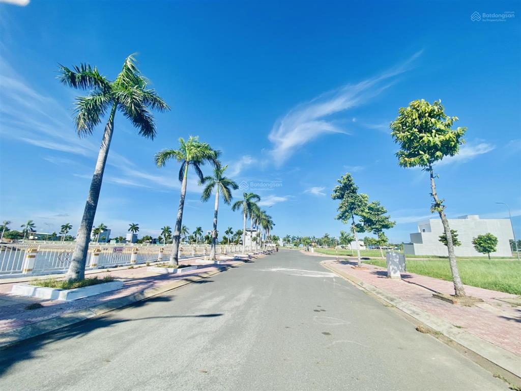 Chính chủ gửi bán lô đất 100m2, mặt tiền 818 32m, cách tt hành chính thủ thừa 300m, sổ riêng