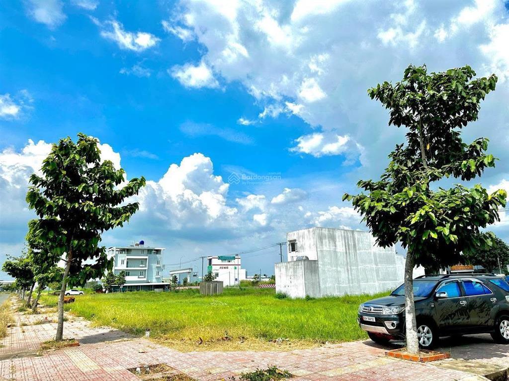 Chủ kẹt tiền cần bán nhanh chỉ 1 lô đất đô thị, 100m2 full thổ, giá 1 tỷ2. sổ sẵn công chứng ngay