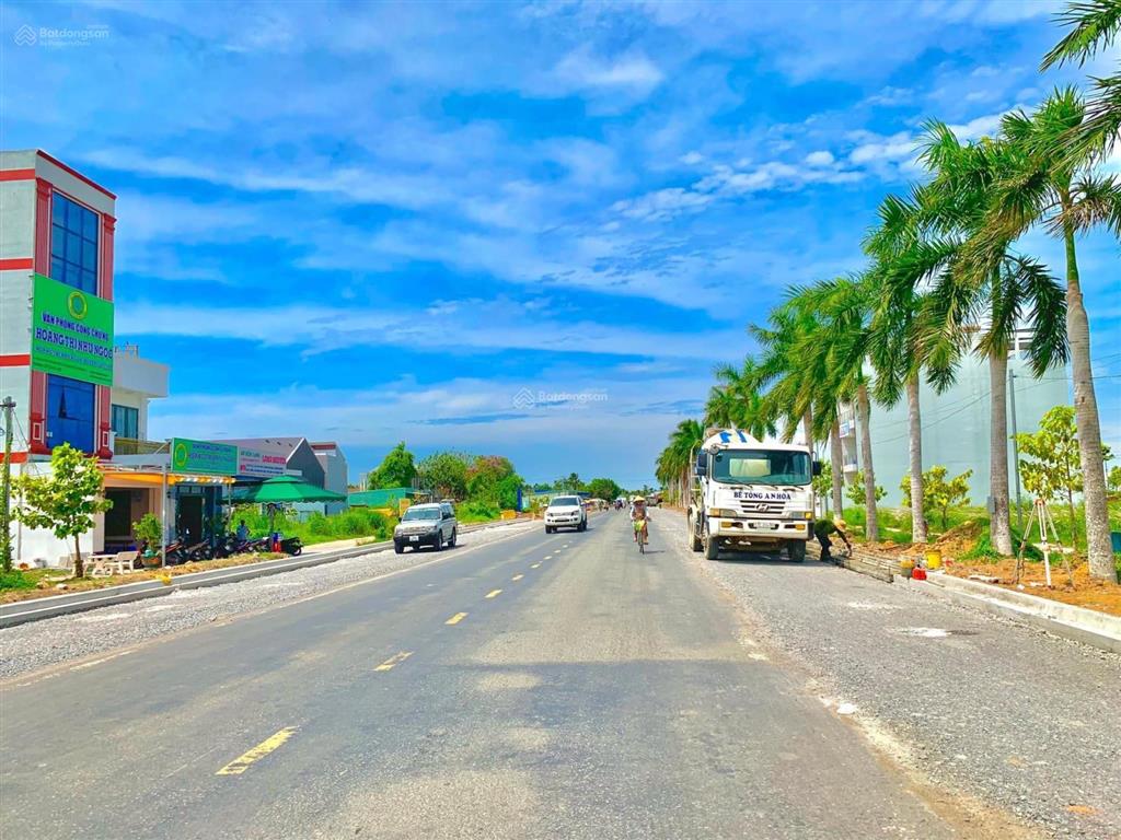 Chủ kẹt tiền cần bán nhanh chỉ 1 lô đất đô thị, 100m2 full thổ, giá 1 tỷ2. sổ sẵn công chứng ngay
