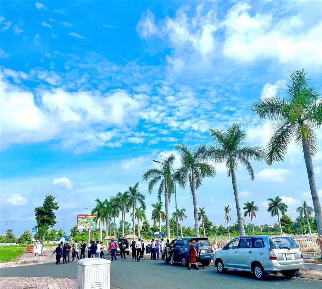 Chủ kẹt tiền cần bán nhanh chỉ 1 lô đất đô thị, 100m2 full thổ, giá 1 tỷ2. sổ sẵn công chứng ngay