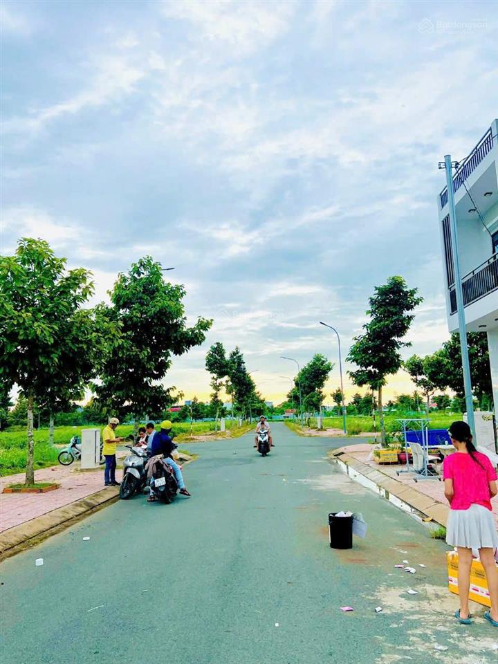 Chủ bán lô đất mặt tiền đường lớn để trả nợ cho con. gần tthc thủ thừa, sổ sẵn, vị trí dễ sinh lời