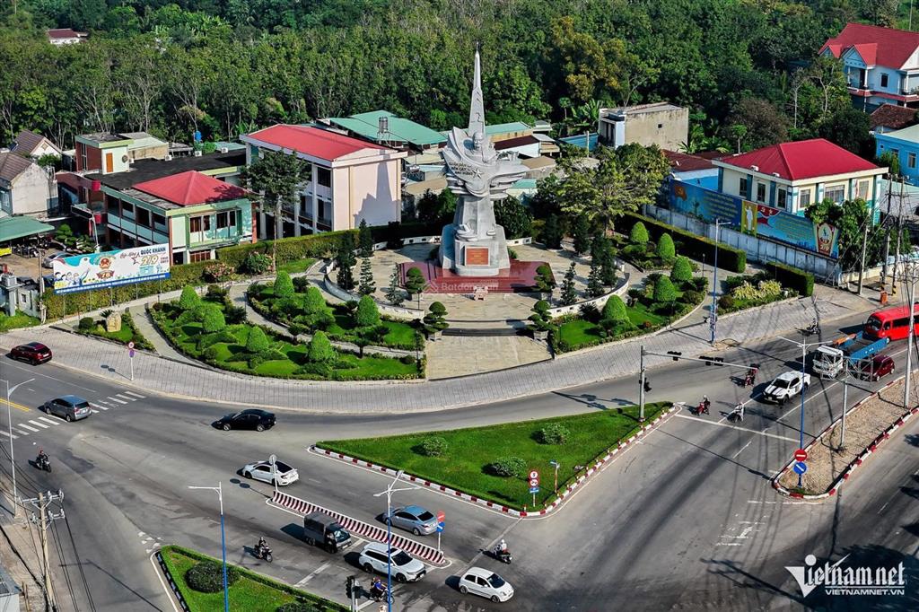 Chính chủ cần tiền gửi bán lỗ lô đất, phường long nguyên, tphcm, mặt tiền đường 25m, sổ hồng riêng