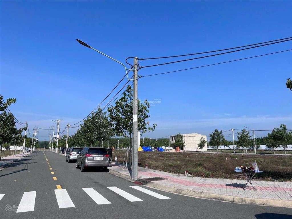 Giá rẻ đầu tư, chủ kẹt tiền gửi bán lô đất đô thị mặt đường qh 25m, phường long nguyên, tphcm, shr