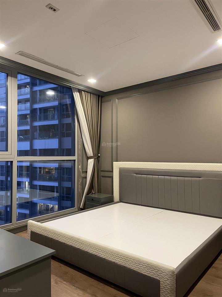 Bán nhanh căn 2pn  2wc căn góc toà park 3, diện tích 82m2 đã có sổ , sở hữu lâu dài  0901 001 ***