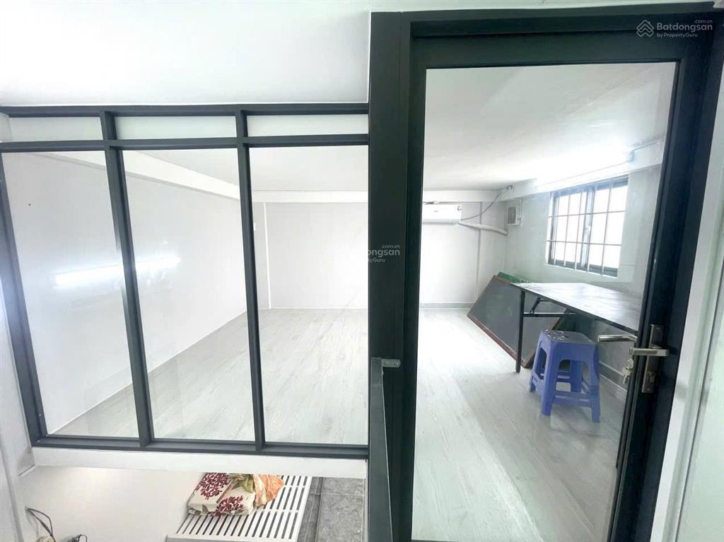 Nhà becamex vsip 1, việt sing, bao sổ hồng 410 triệu. nhà hơi xấu tí xíu. nhưng được cái rẻ.