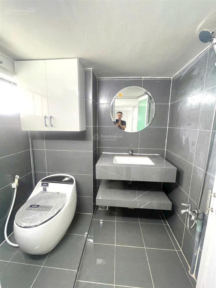 Nhà becamex vsip 1, việt sing, bao sổ hồng 410 triệu. nhà hơi xấu tí xíu. nhưng được cái rẻ.