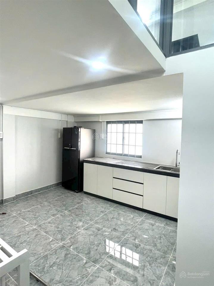 Nhà becamex vsip 1, việt sing, bao sổ hồng 410 triệu. nhà hơi xấu tí xíu. nhưng được cái rẻ.