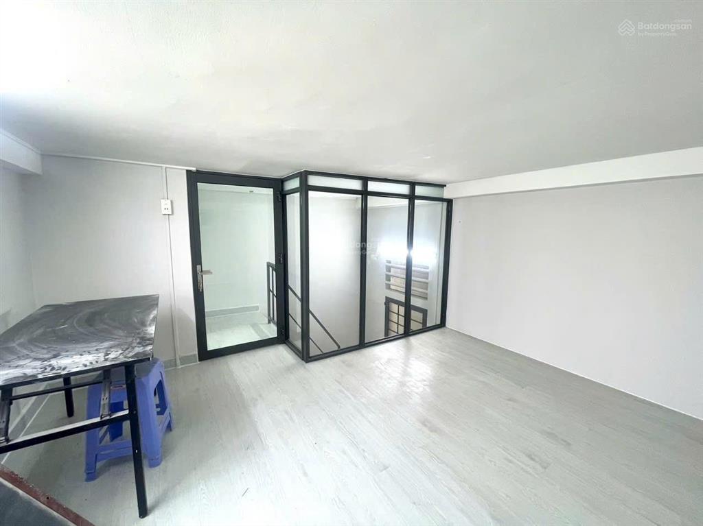 Nhà becamex vsip 1, việt sing, bao sổ hồng 410 triệu. nhà hơi xấu tí xíu. nhưng được cái rẻ.