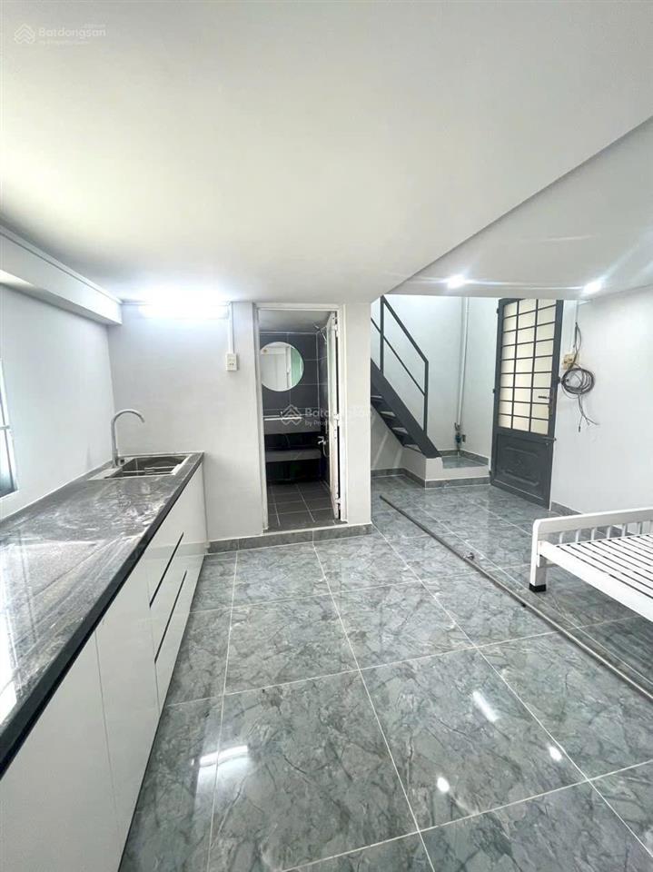 Nhà becamex vsip 1, việt sing, bao sổ hồng 410 triệu. nhà hơi xấu tí xíu. nhưng được cái rẻ.