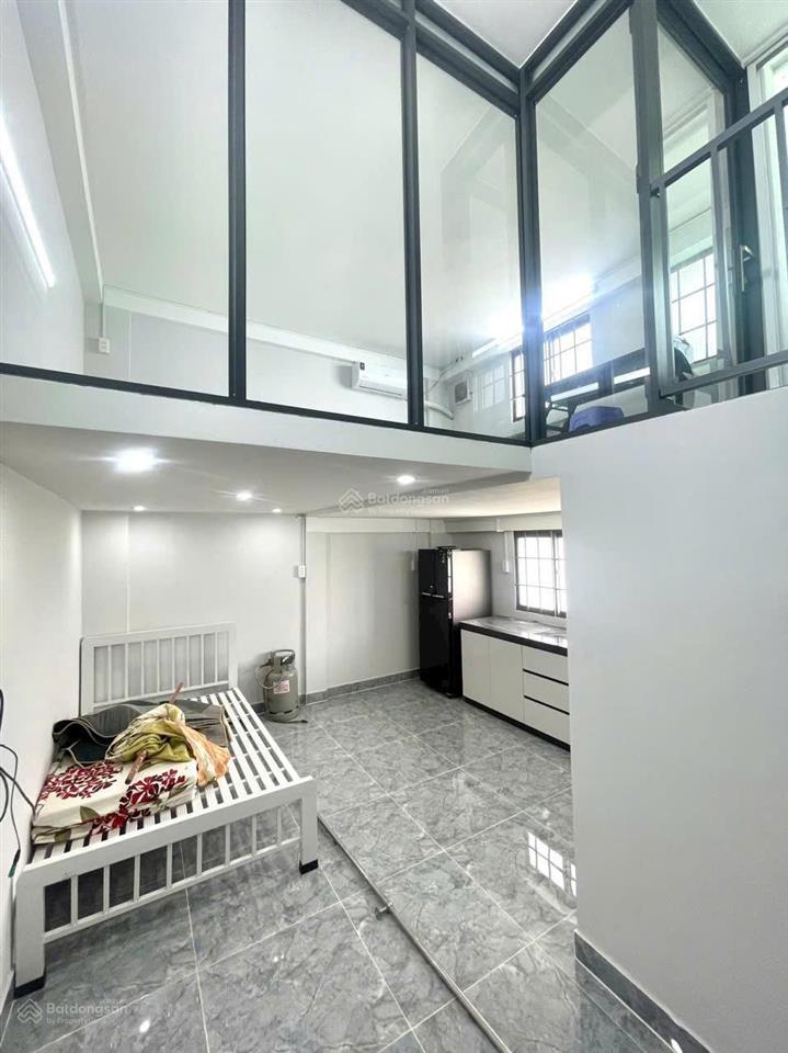 Nhà becamex vsip 1, việt sing, bao sổ hồng 410 triệu. nhà hơi xấu tí xíu. nhưng được cái rẻ.