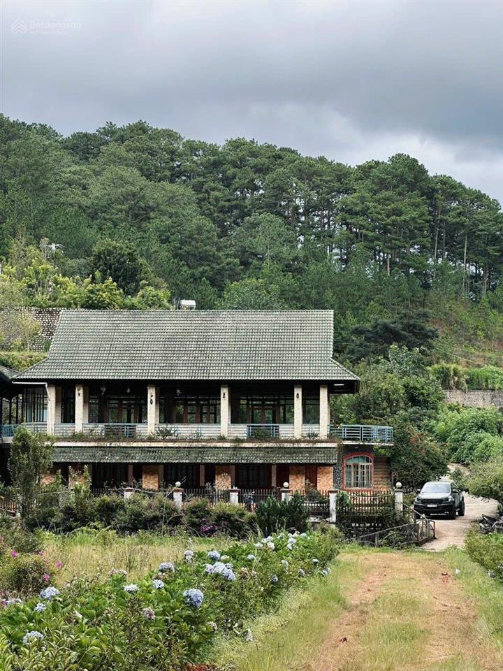Bán đất tặng căn biệt thự 300m2 tổng diện tích đất 20.000m2 (2 hecta) phường xuân hương  đà lạt