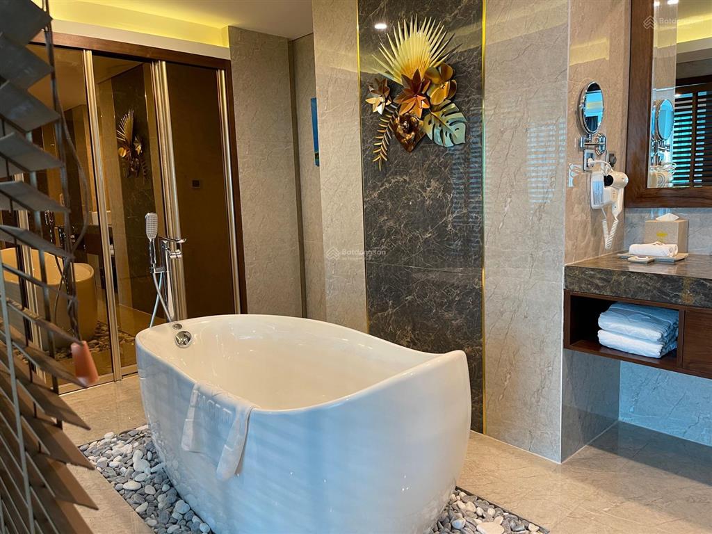 Bán gấp siêu toà nhà mặt phố hoàng quốc việt, cầu giấy, khách sạn 4 sao 15 tầng, hầm 2 tỷ/th 160 tỷ