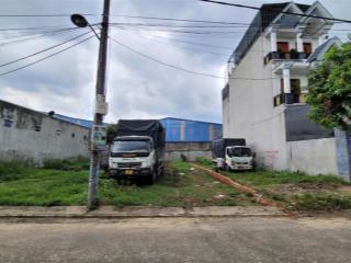Đất trục chính kdc , đối diện công viên, xây tự do 143m2 (ngang 5m ) full thổ