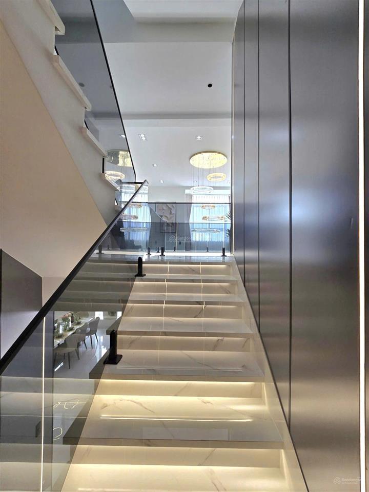 Bán căn hộ penthouse cc sky garden ii, 17,5 tỷ, 256m2, q7, hcm, giá ưu đãi uy tín 0903 113 ***