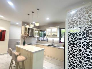 Cho thuê villa đơn lập góc 2 mặt tiền  riviera cove q9.  ngay 0949 396 ***