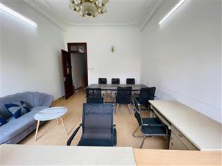 Văn phòng 30m² tại mặt phố 10 nguyễn văn huyên  cầu giấy. 20m² giá 4.5 triệu. full bàn ghế