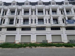 Cần bán shophouse 5 tầng, mới xây, có shr, ngay chợ an sương ngay trung tâm quận 12