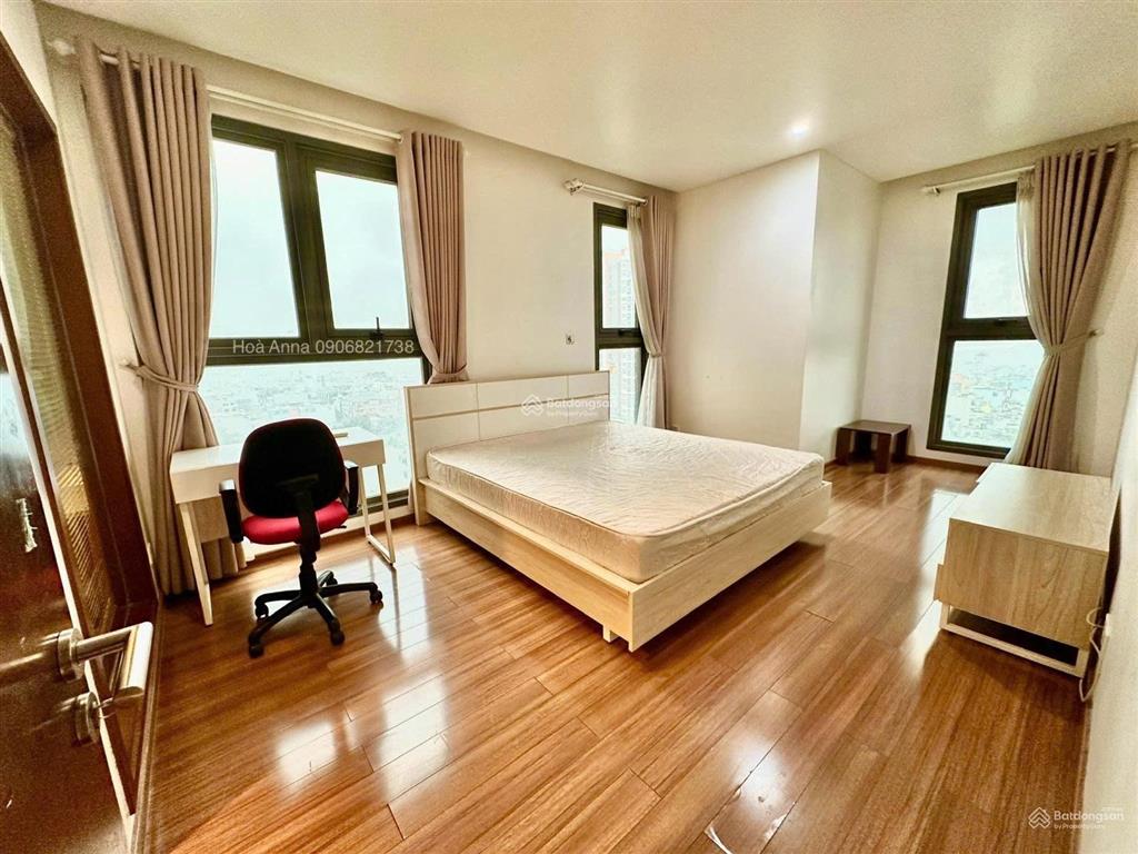 Bán gấp căn 2pn, 2wc, full nội thất, view sông sài gòn rất đẹp, có hđ thuê 26tr  sổ hồng sẵn