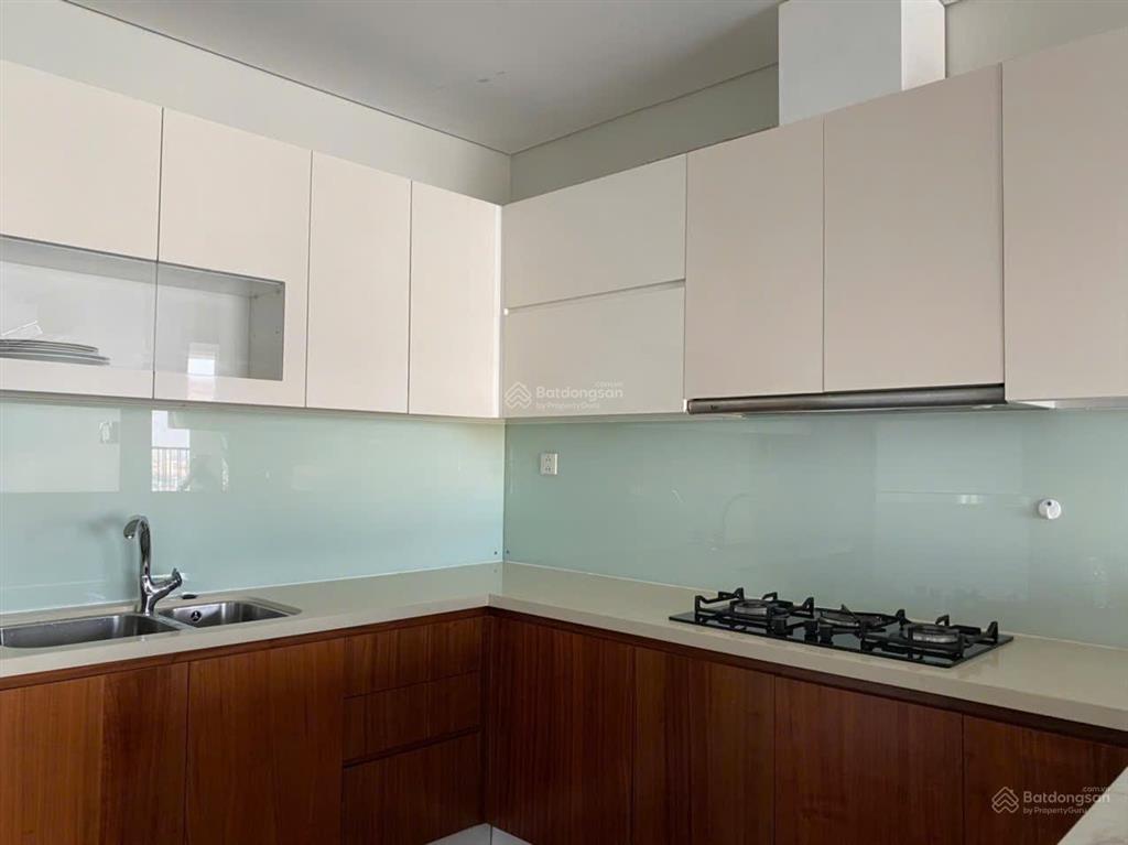 Bán căn góc 3pn lớn, 134m2, full nội thất, có sẵn hđ thuê 40tr/tháng, view sông sg  sổ hồng sẵn