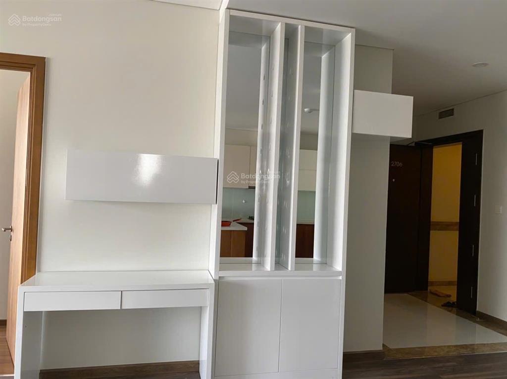 Bán căn góc 3pn lớn, 134m2, full nội thất, có sẵn hđ thuê 40tr/tháng, view sông sg  sổ hồng sẵn