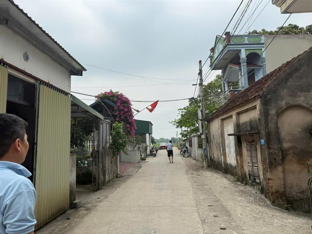 Bán nhanh lô đất đẹp vân từ trục chính thôn ngay gần trục chính vân từ cách 10 mét