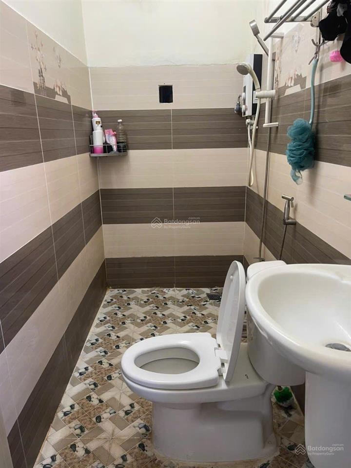 Nhà trung tâm p.3 tp bảo lộc  5x18 m, 1 trệt + 2 lầu + sân ô tô. giá 3,2 tỷ.