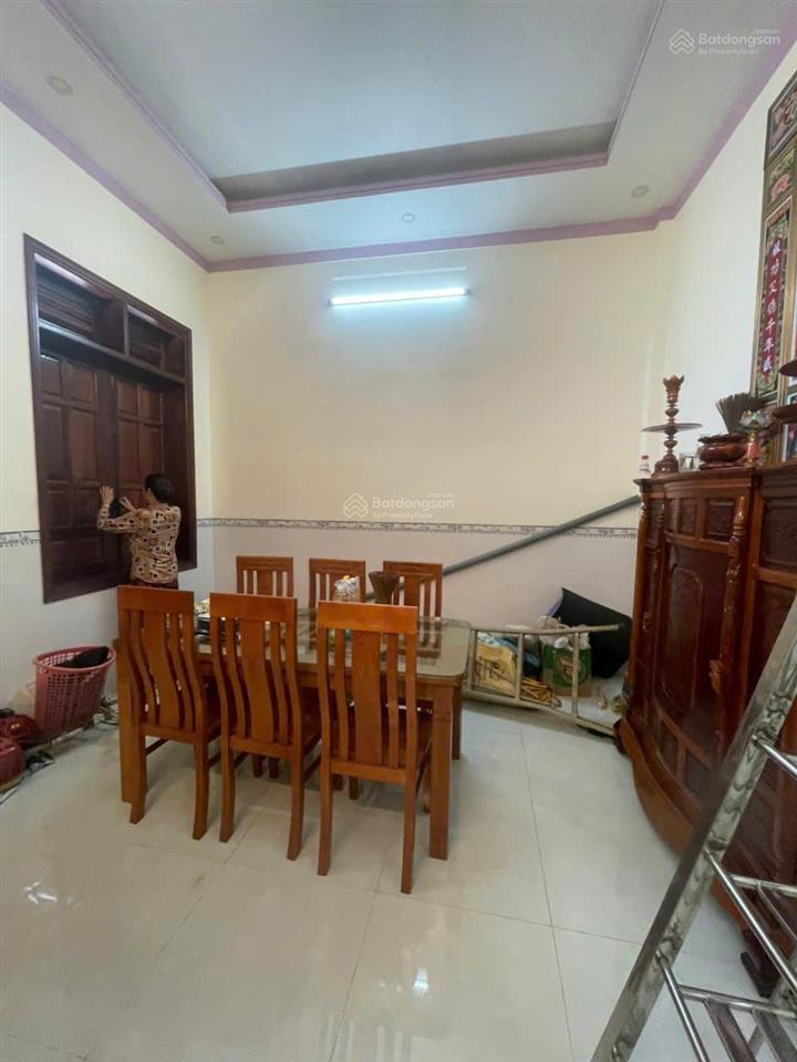 Nhà trung tâm p.3 tp bảo lộc  5x18 m, 1 trệt + 2 lầu + sân ô tô. giá 3,2 tỷ.