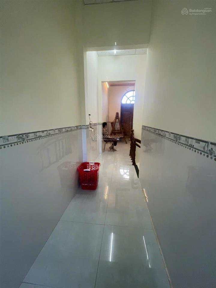 Nhà trung tâm p.3 tp bảo lộc  5x18 m, 1 trệt + 2 lầu + sân ô tô. giá 3,2 tỷ.