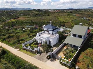 Nhà sân vườn view đồi thoáng mát 1 trệt 1 lầu + nhà gỗ view cao tốc thích hợp định cư lâu dài