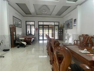 Bán nhà mặt tiền nguyễn công trứ đối diện công viên p.2, tp bảo lộc, 6.7x30m, full thổ.