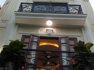 Cho thuê gấp nhà mới liễu giai, dt 60m2 x 6 tầng, mặt tiền 5m, thang máy , ô tô vào nhà.giá 25tr/th