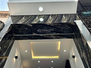 Chính chủ cần cho thuê gấp nhà mới hoàng hoa thám, dt 65m2 x 6 tầng, ô tô đỗ cửa. gía 20tr/th