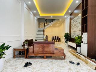 Cho thuê gấp nhà hoàng cầu, dt 40m2 x 4 tầng, đủ đồ. gía 11tr/th  0973 848 ***